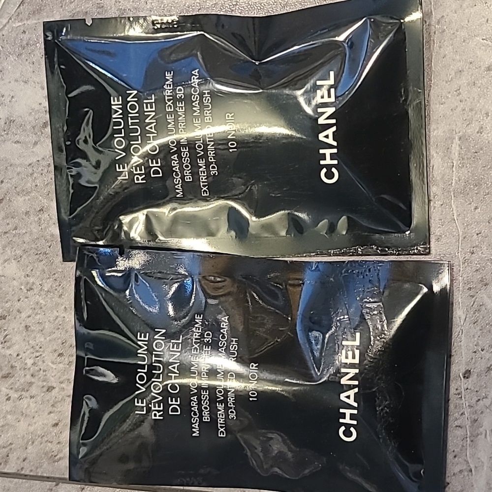 Le Volume Revolution De Chanel Mascara Sample Bundle